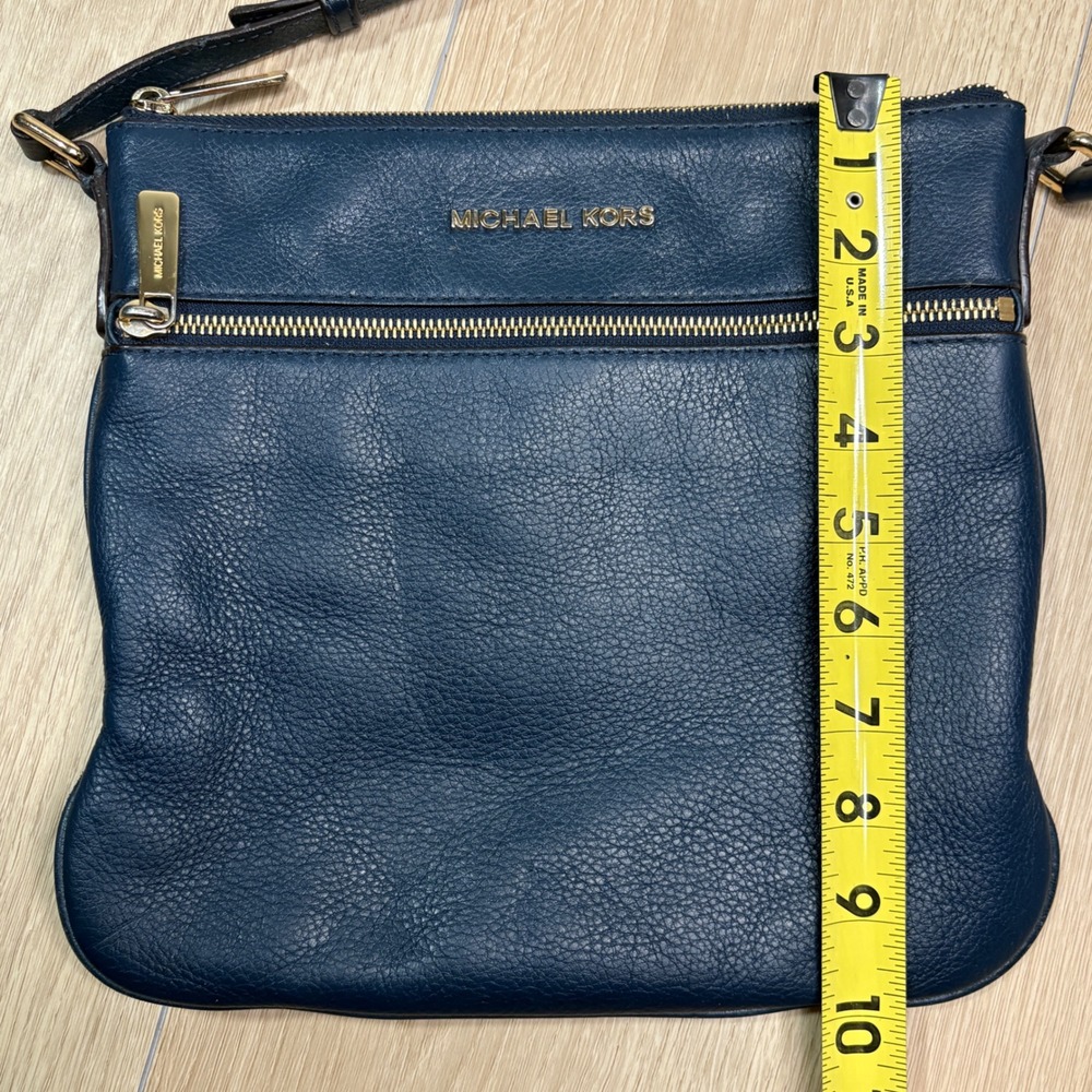 Michael Kors Bedford Navy Blue Pebbled Leather Crossbody Bag Gold Hardware Purse - Picture 8 of 8